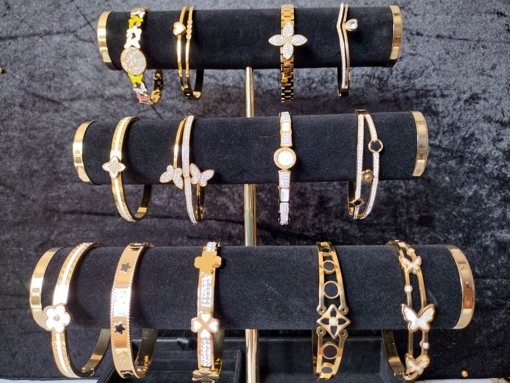 Bracelets with flowers, butterflies and contrasting circular details
