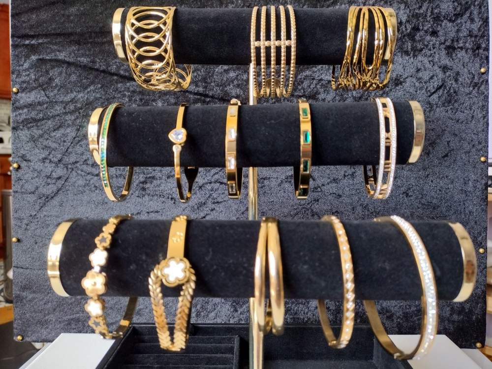 Wide openwork cuffs, slim bands, green accents and flower motifs